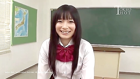 Makech destroys clingstos fabric of hot babe